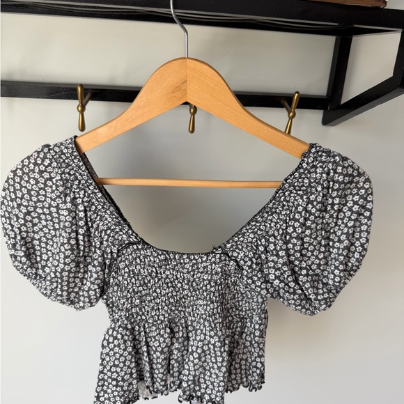 Urban Outfitters Navy Floral Smocked Puff-Sleeve Crop Top - Picture 5 of 5